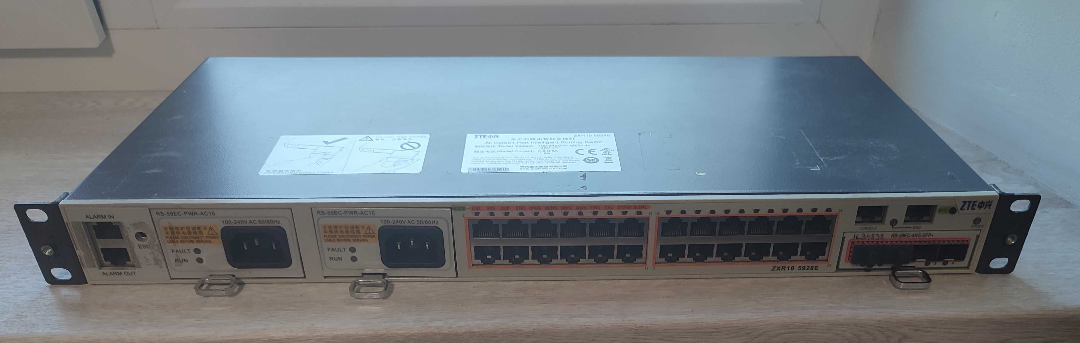 Гигабитный коммутатор switch ZTE ZXR10 5928E / 24 порта по 1 Gb