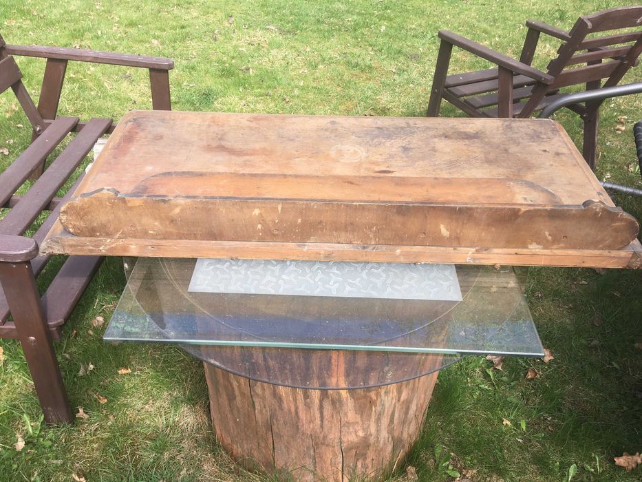 Stary drewniany element - przyszłe biurko?