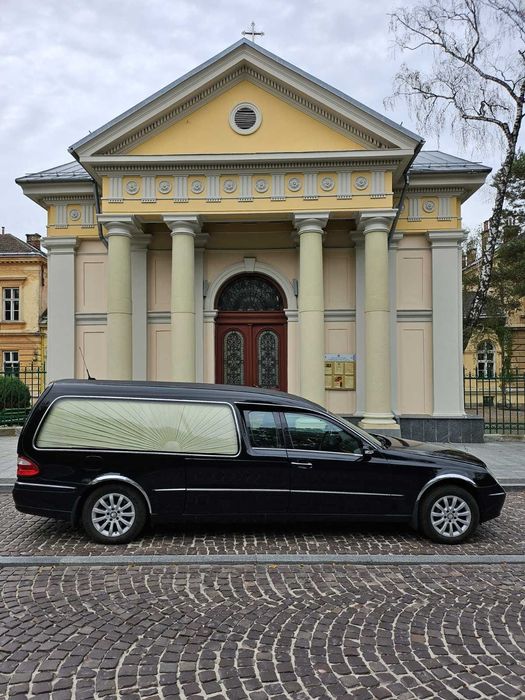 Катафалк на замовлення Кремація