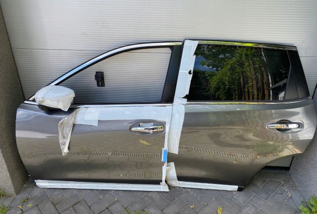 Разборка Nissan X-Trail крышка, бампер, крылья, двери б/у С Польши