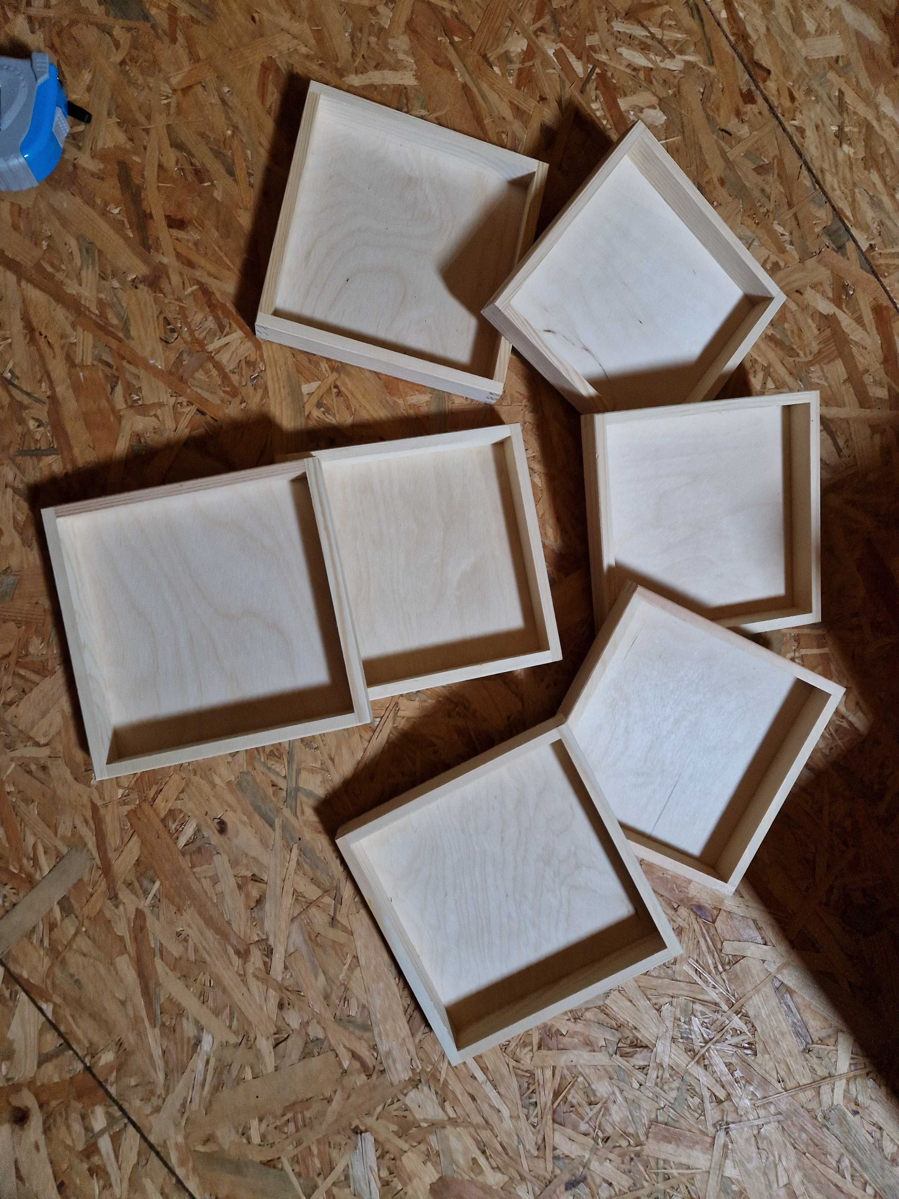 Drewniana tacka / drewniany pojemnik 20× 20 x3 cm