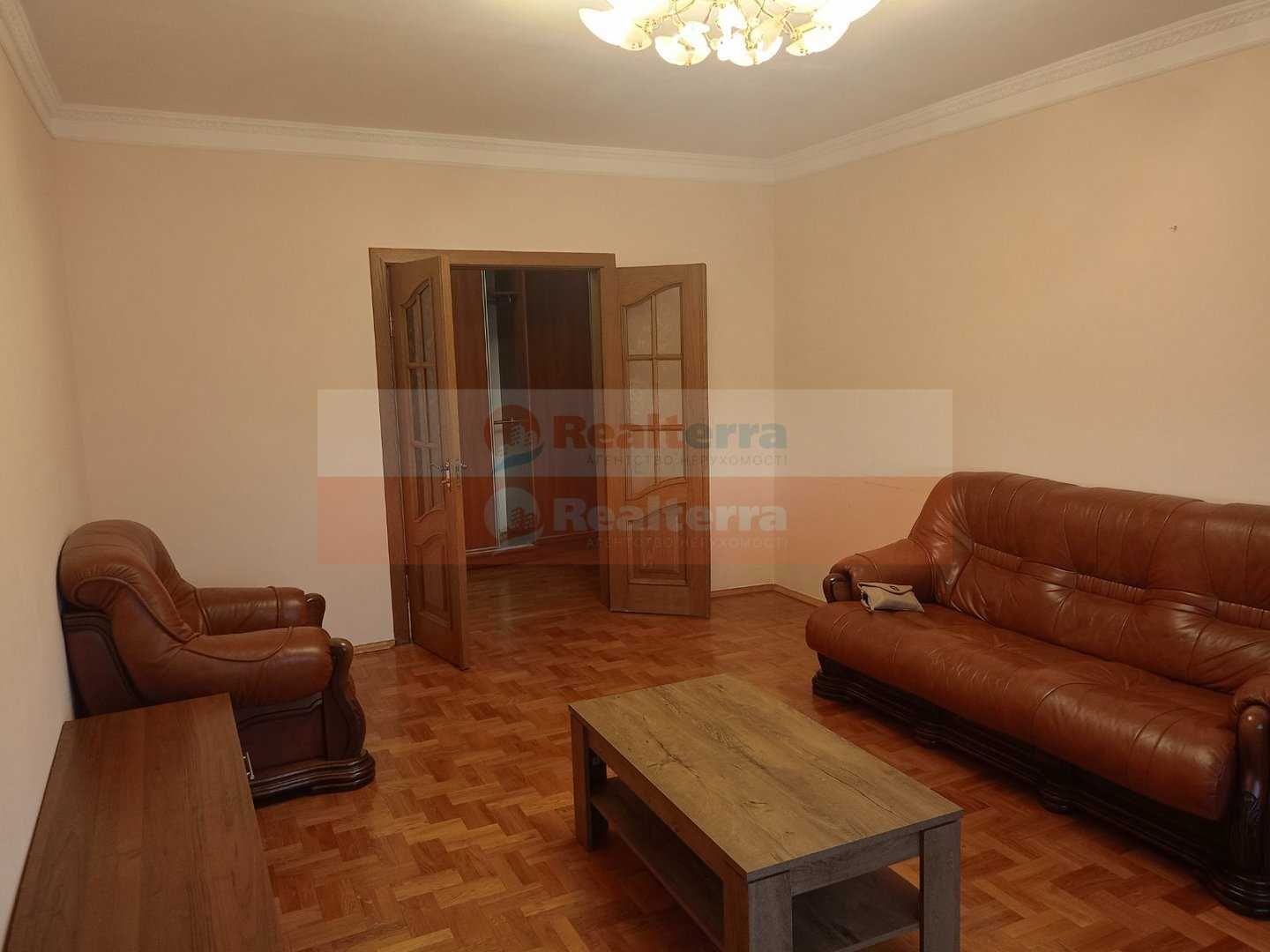2 к, Киев, Дарница, ул. Ревуцкого 5