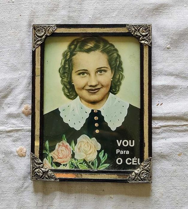 Quadro religioso com imagem da Sãozinha de Alenquer