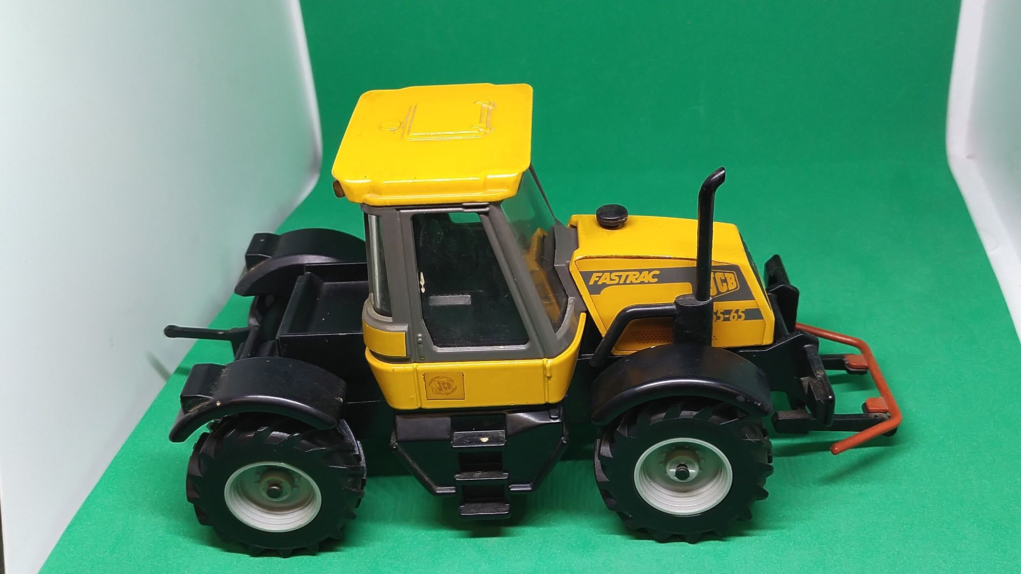 Joal traktor JCB 1:35 jak siku Britains universal hobbies