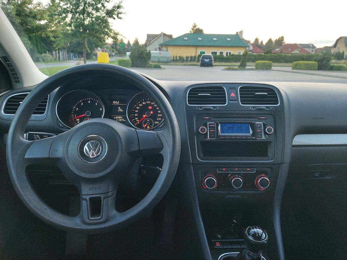 WV Golf 1,6 MPI super stan
