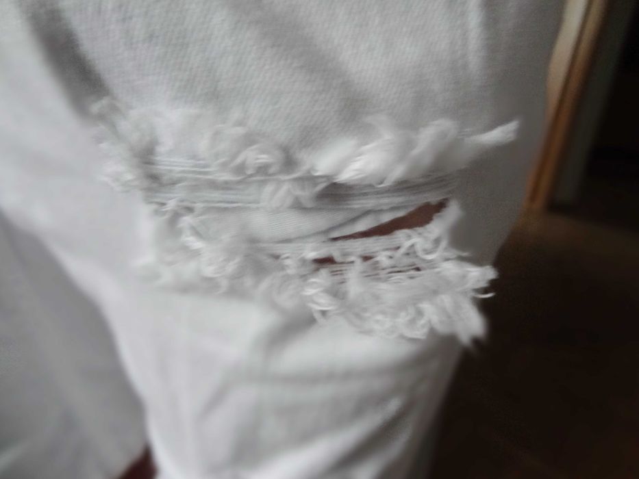 Białe szorty "z przetarciami" w idealnym stanie, Fsbn, rozm. XS