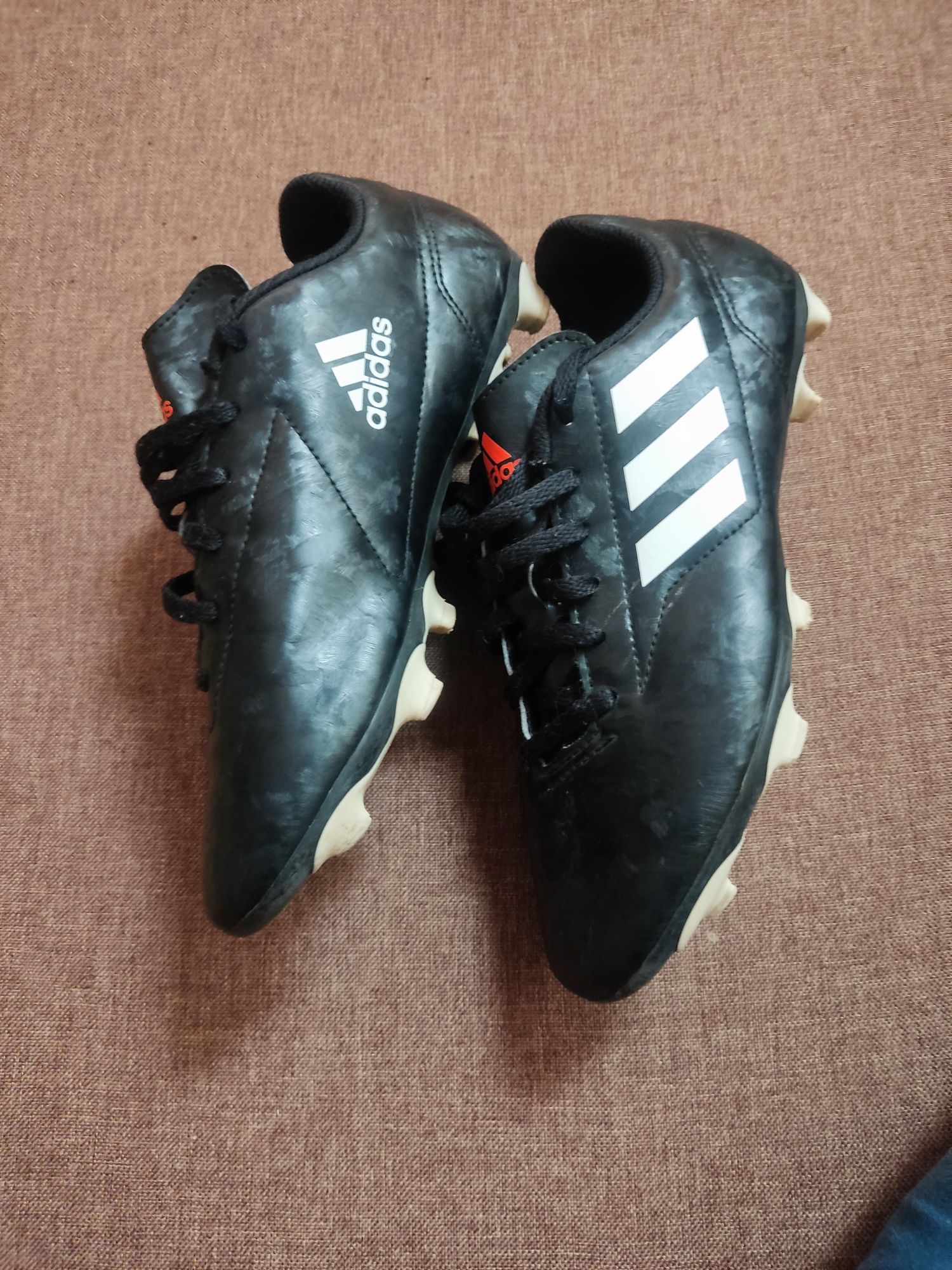 Продам бутси . Adidas