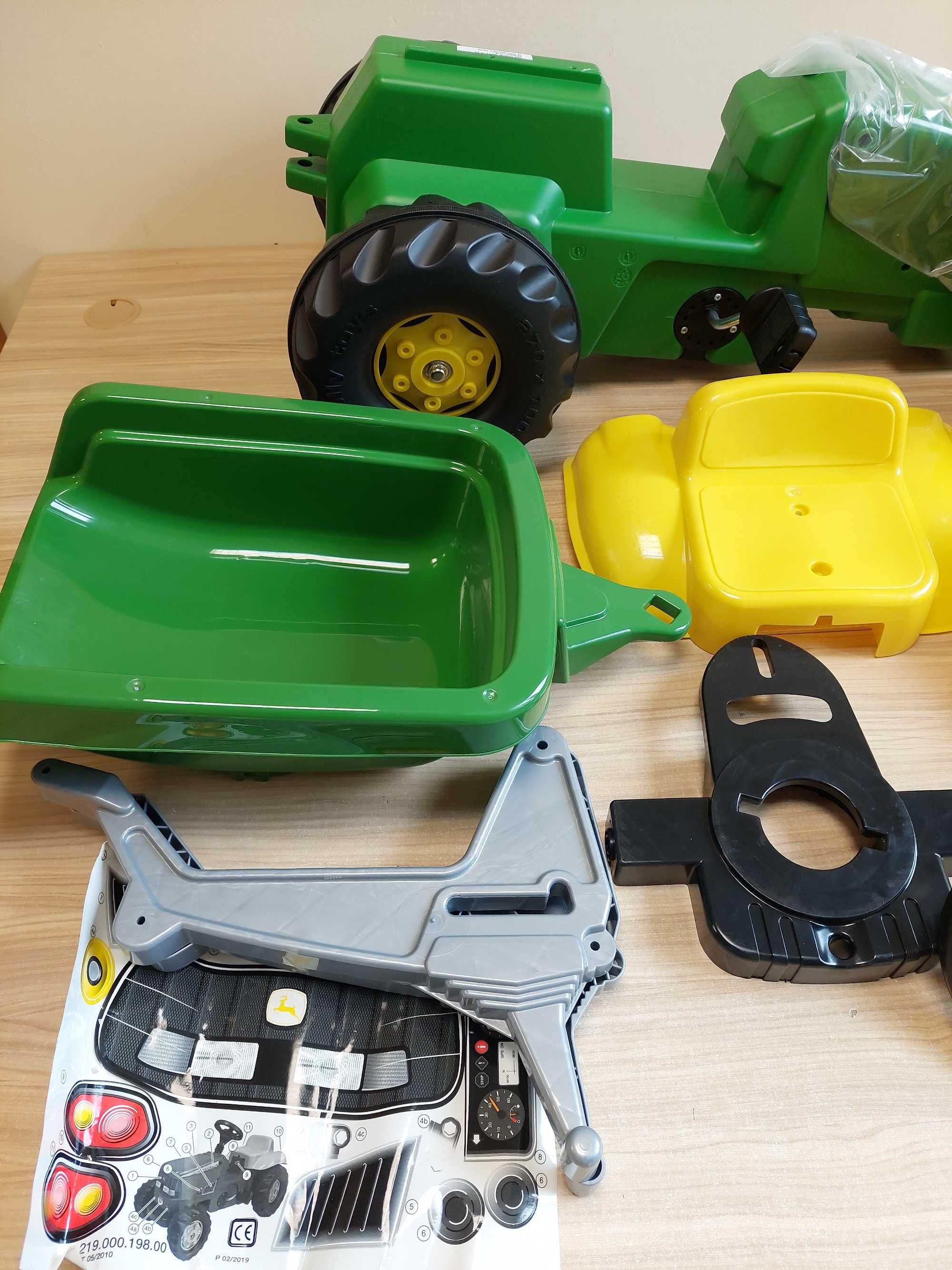 Rolly Toys Traktor na pedały John Deere z łyżką i przyczepą A Tr7