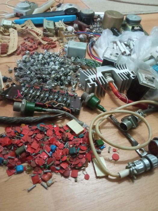 Резисторы Транзисторы диоди радиолампы конденсаторы новое СССР