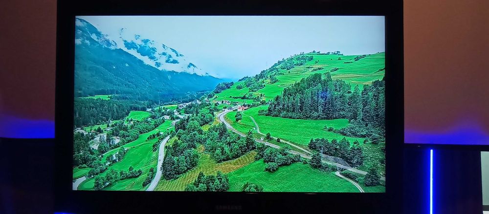 Привет продам телевизор