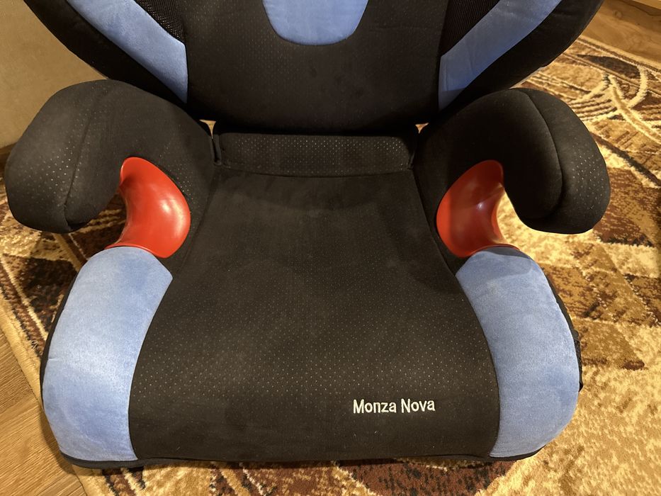 Продам дитяче автокрісло Recaro Monza Nova 2