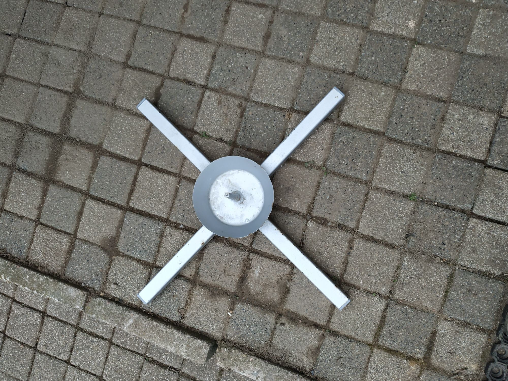 Stojak do choinki , wysyłka
