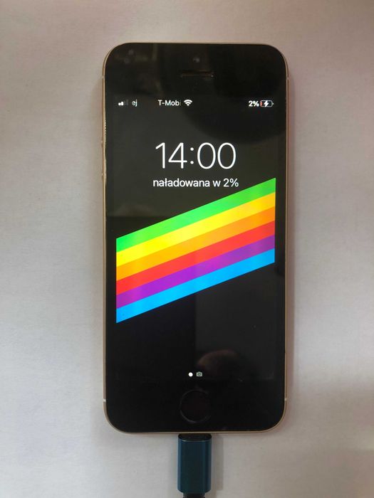 Telefon komórkowy iPhone SE 32GB iOS 15.8 Smartfon