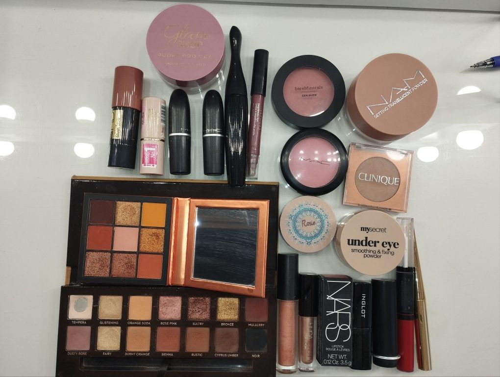 Anastasia huda MAC nars nam Eveline Inglot clinique hourglass glam