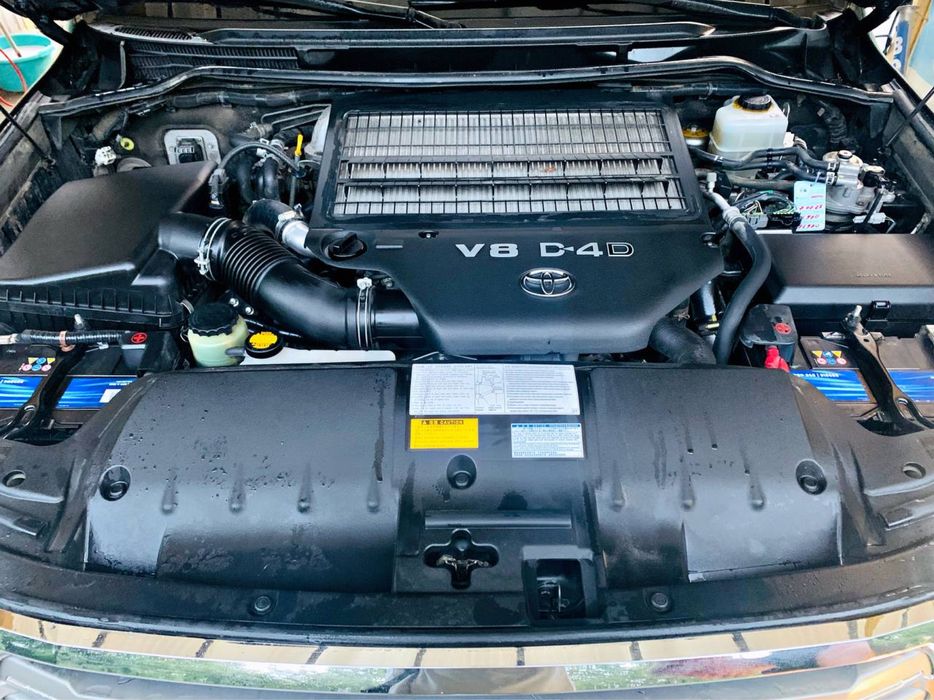 Тойота крузак 200 майже новий, можливий обмін на нерухомість в центрі