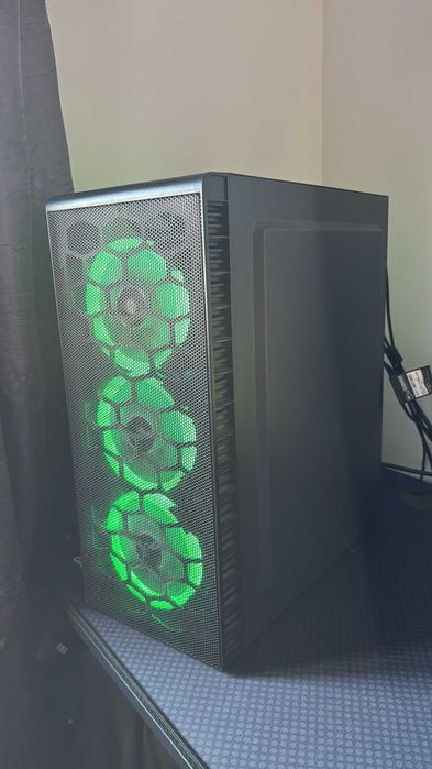 Setup Gamer (PC, Monitor curvo, teclado)