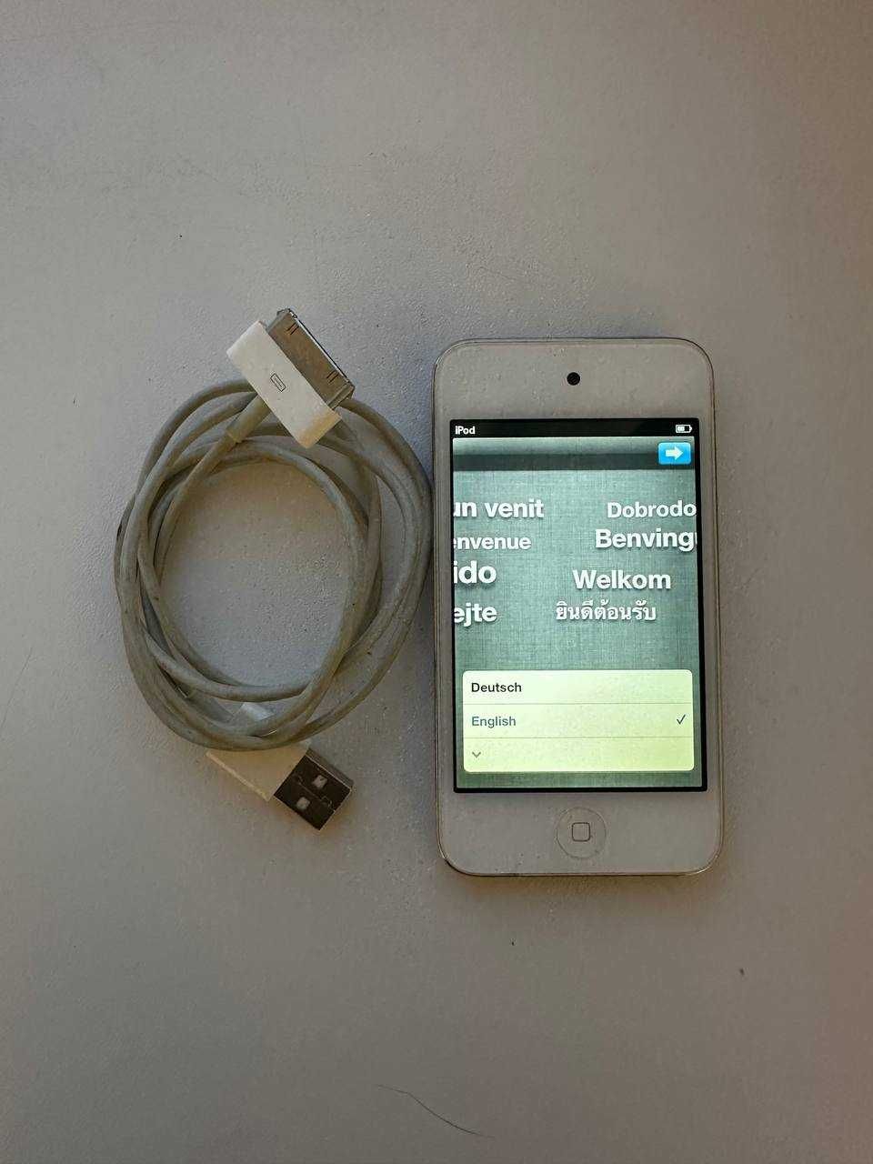 iPod Touch 4 16GB + кабель зарядки