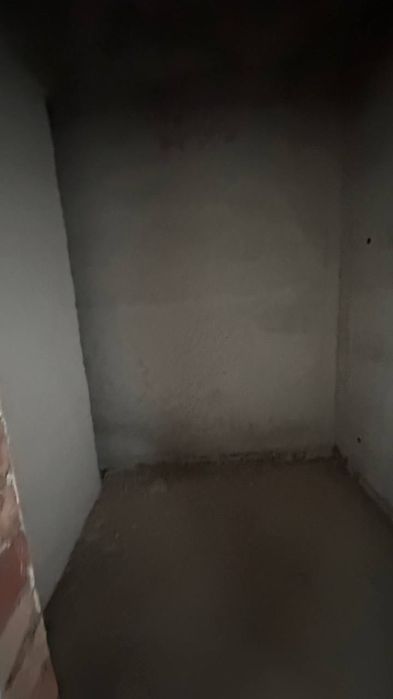 Продається 1 км квартира в тихому районі міста