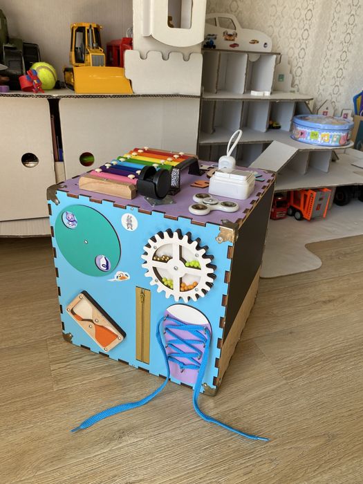 Розвивальний бізікуб Smart House