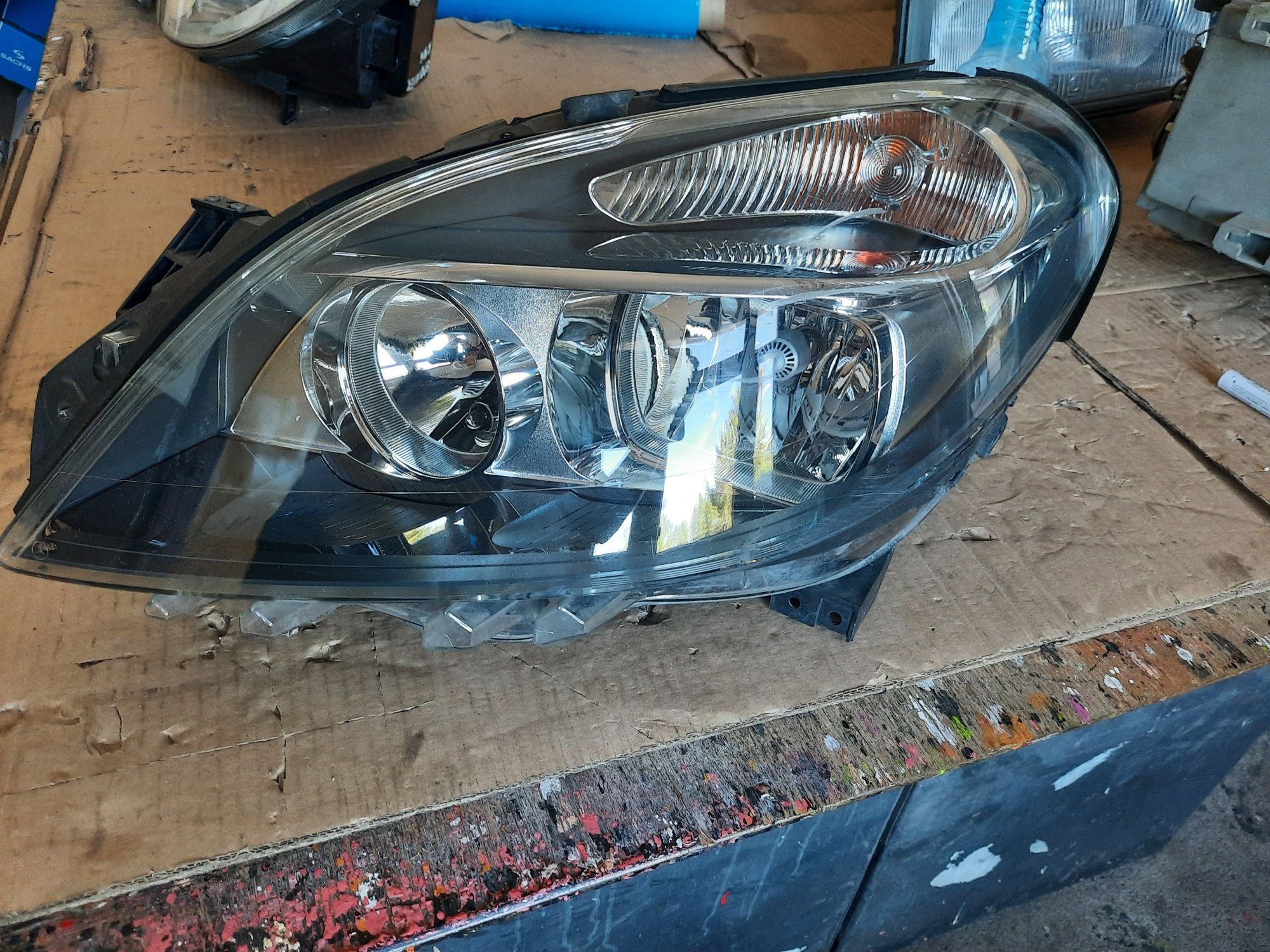 Lampa przednia lewa Mercedes B-klasa W246