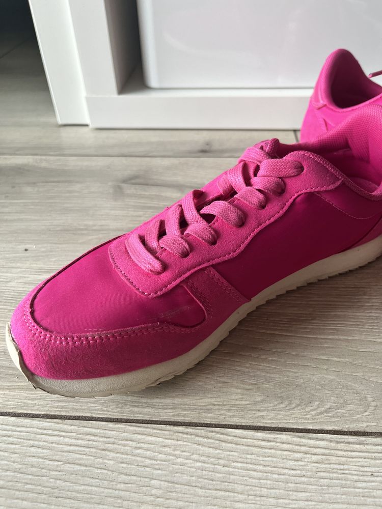 Sneakersy modne różowe Mohito rozm. 38 Barbie