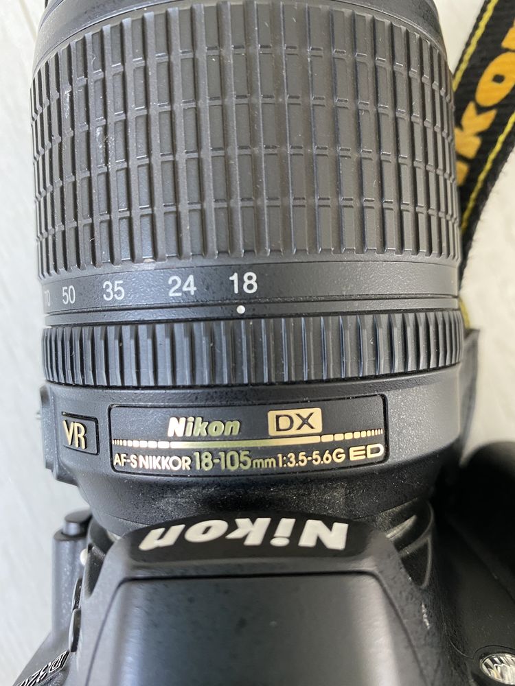 Продам идеальный фотоопарат Nikon D3200 18-105 VR Kit