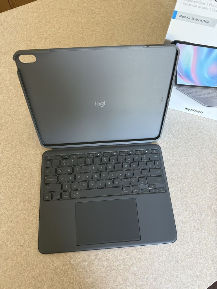 Logitech Combo Touch – Klawiatura z etui do iPad Air 13” (M2) m3