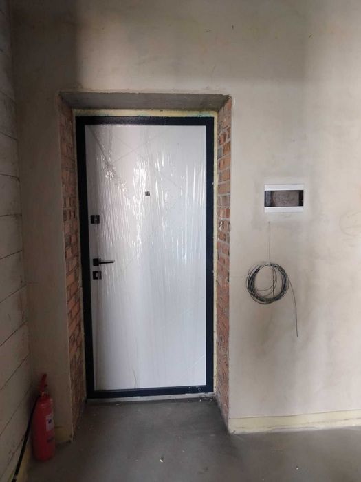 Однокімнатна в зданому БУДИНКУ!!!