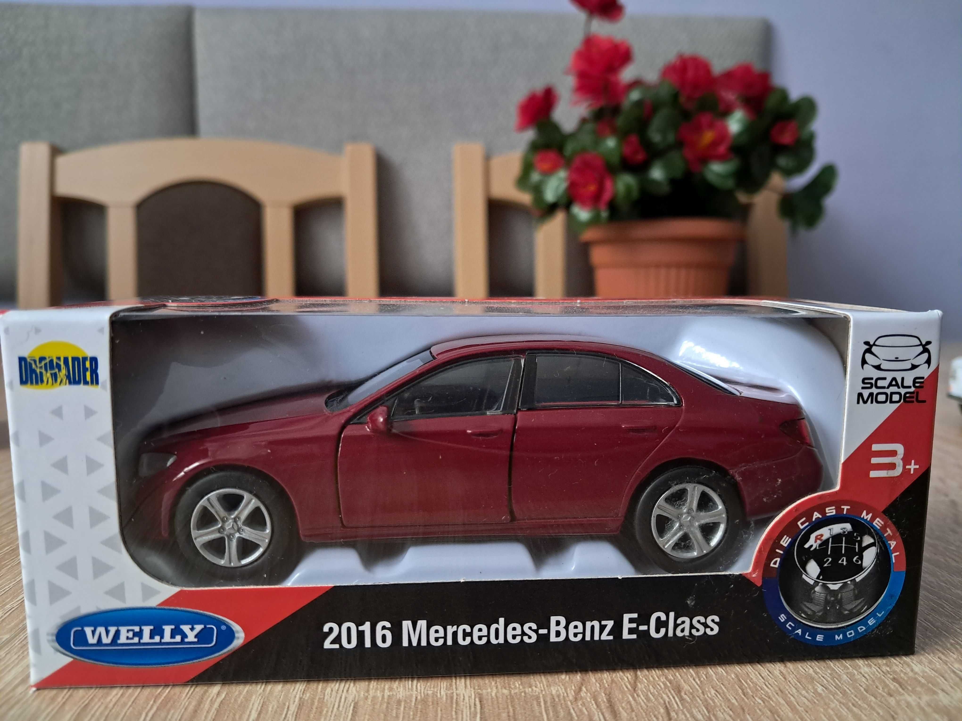 Dwa Mercedesy E Klass 2016 i Nysa 522 Welly 1:34