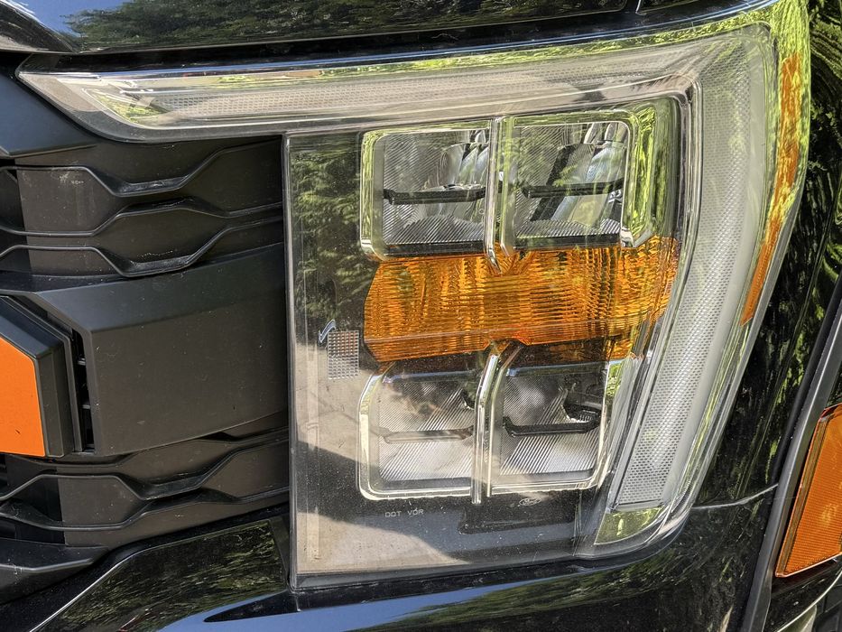 Reflektory FORD F-150 używane rok 2022