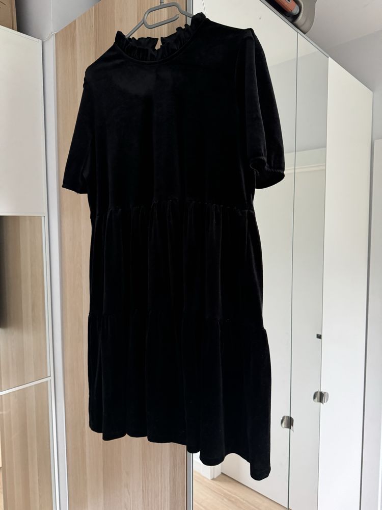 Czarna sukienka welurowa Sinsay XL