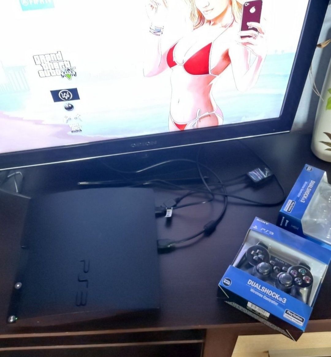 PS3 Slim + ігри на дисках і 2 джойстикa  Sony Playstation 3