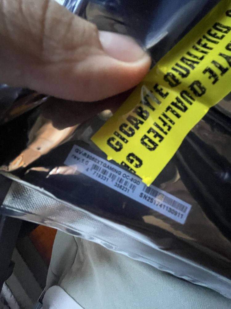 Gigabyte RX9060 XT 8GB Gaming OC Nova