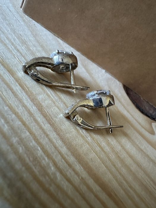 Срібні сережки з фіанітом.
