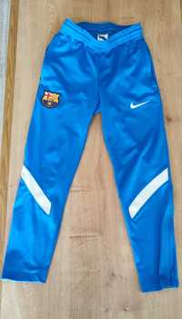 Spodnie Nike FCB, bluza Gratis 137-147