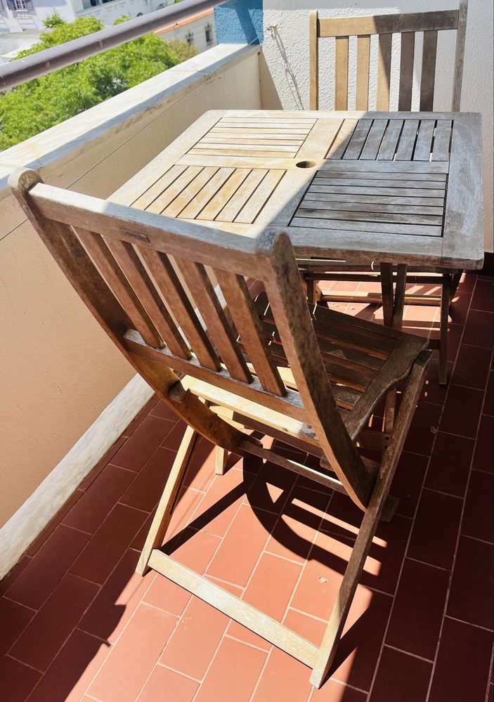 Mesa e 2 cadeiras exteriores