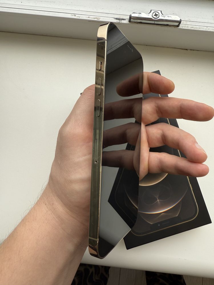 Продается iPhone 12 Pro Max б/у