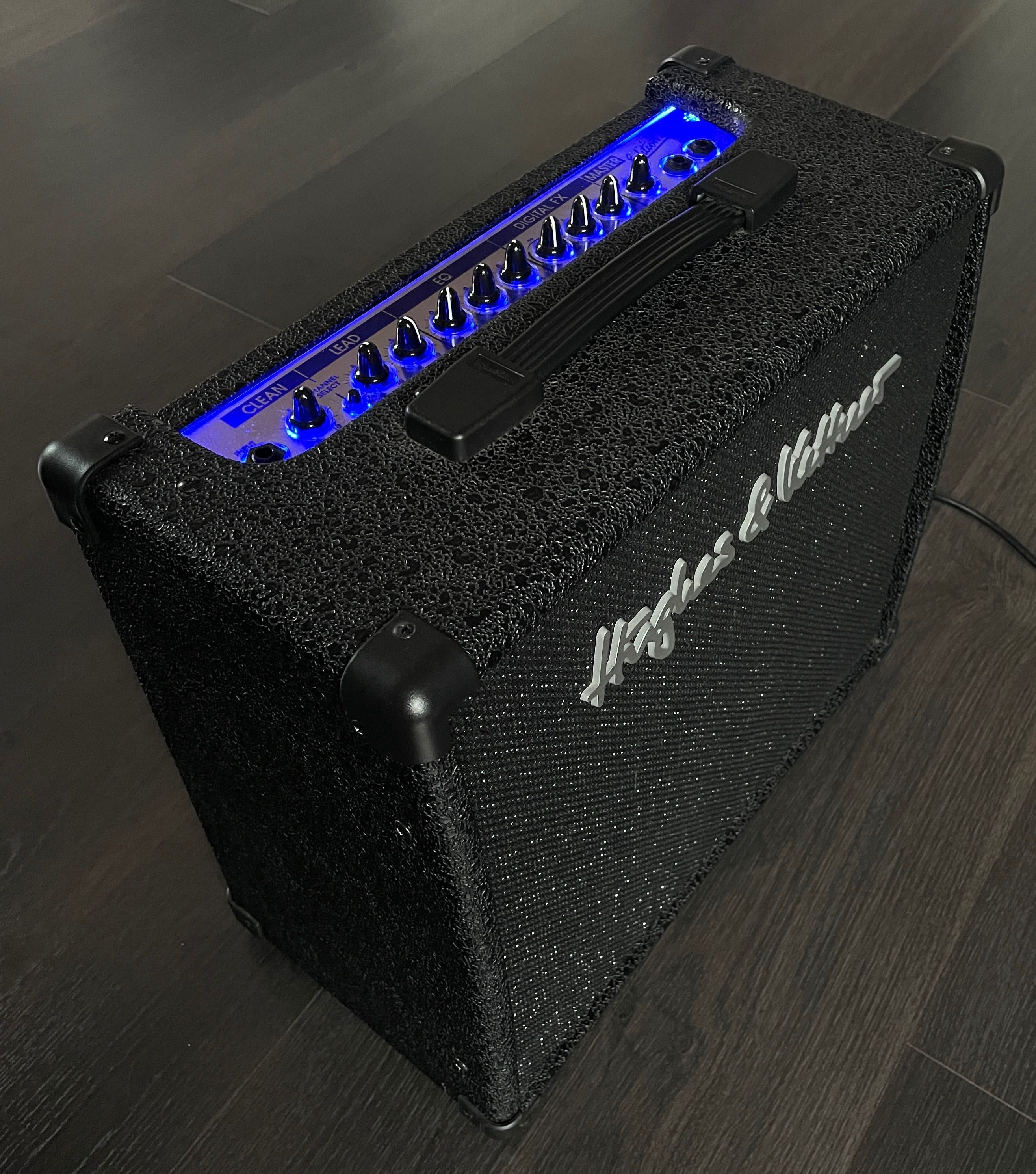 Комбоусилитель Hughes & Kettner Edition Blue 30 DFX для электрогитары.