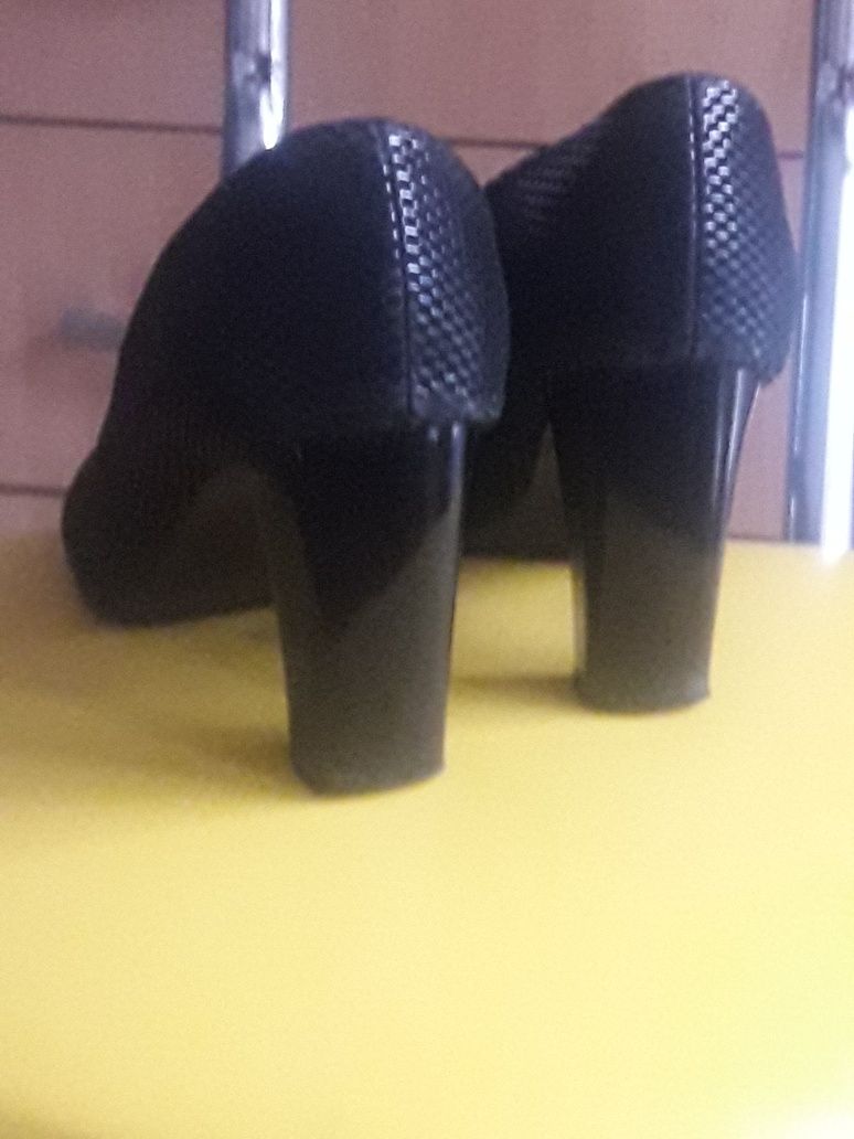 Szpilki czółenka r 40 czarne