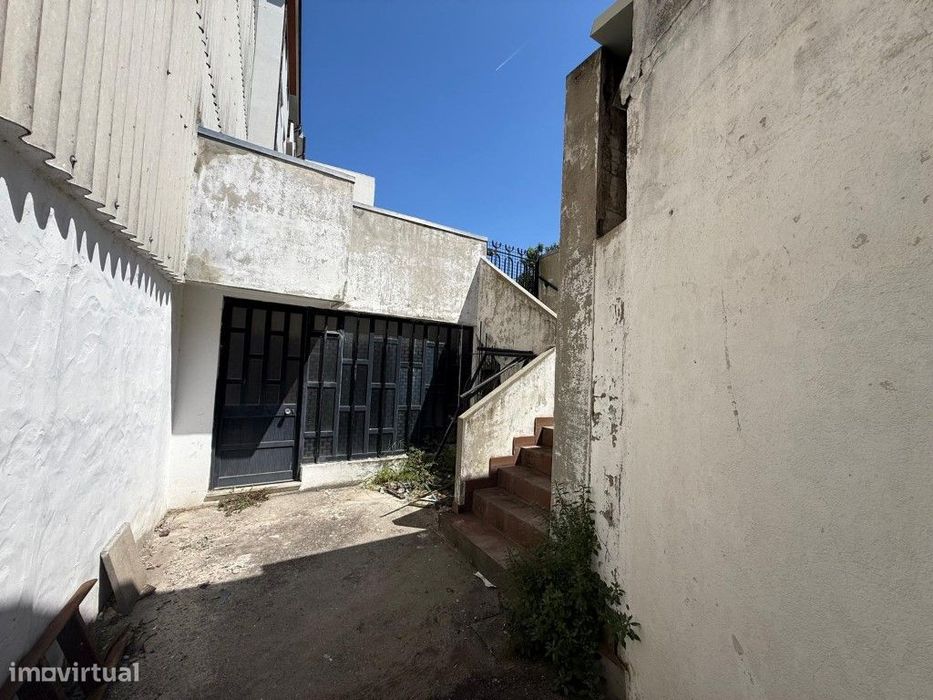 Oportunidade Única em Santo Ovídeo - Escritório junto à Estação de ...