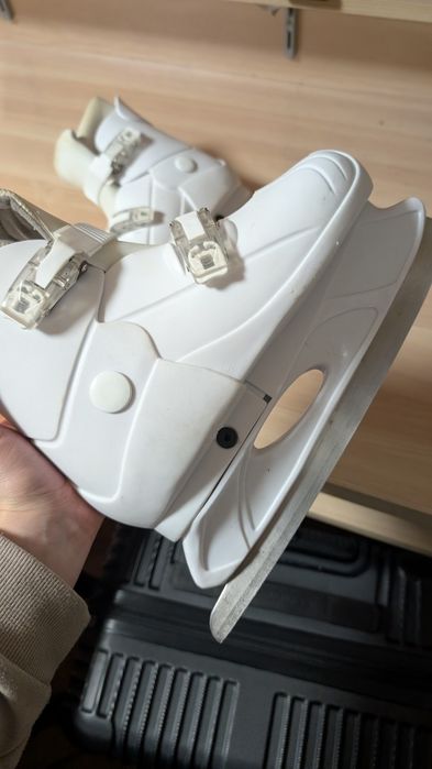 Ковзани жіночі білі пластикові 37-40, міняється розмір