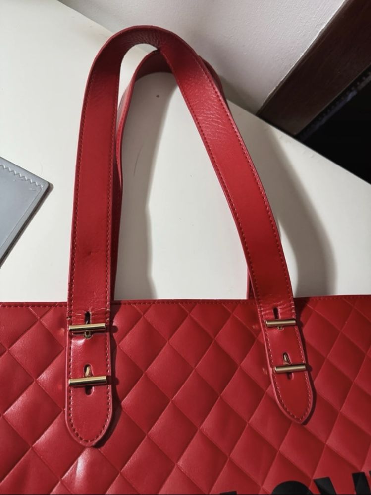 mala Love Moschino