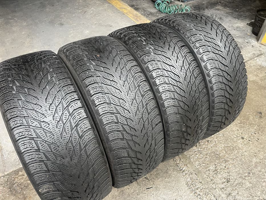 Шинии зимові R17 265 65 Nokian Склад Осокорки RLX