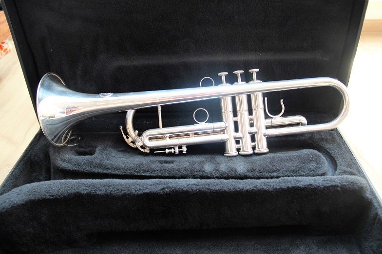 Sprzedam trąbkę Holton ST550S . Model sygnowany Maynard Ferguson