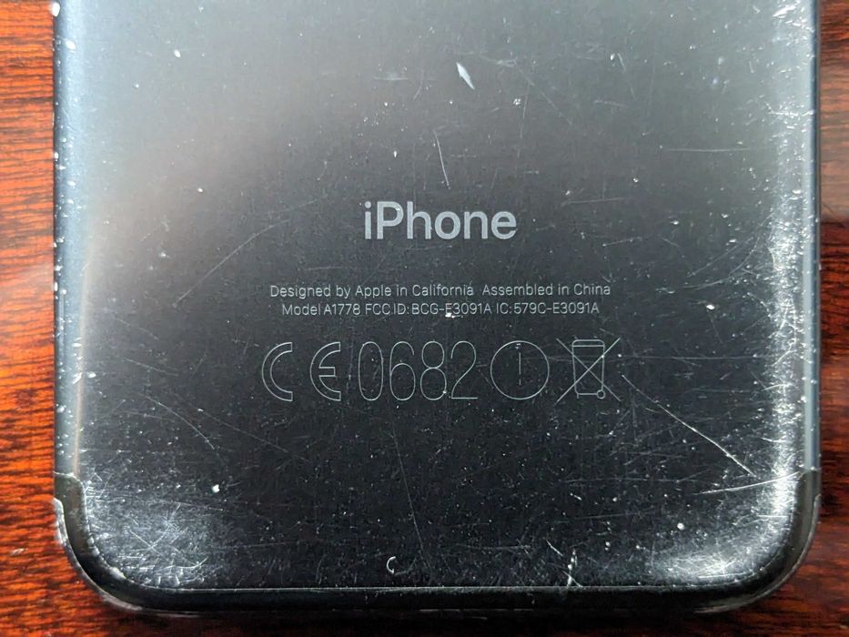 Смартфон Apple iPhone 7 A1778 32GB с кабелем зарядки