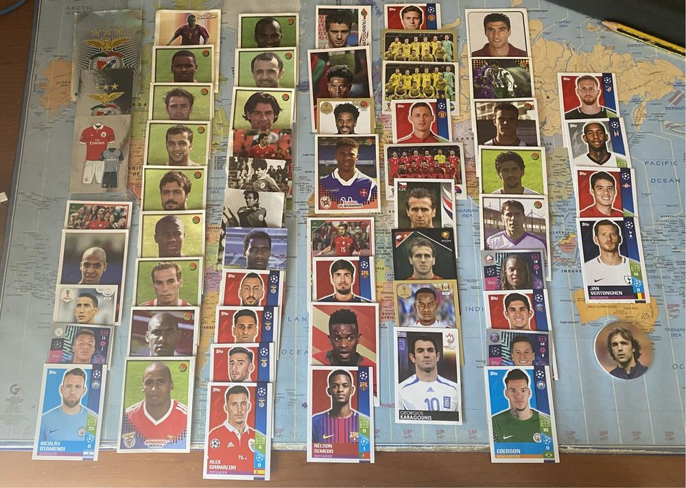 Cromos de jogadores internacionais de Sporting, Benfica e Porto