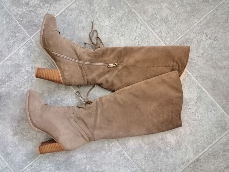 Замшевые демисезонные сапоги