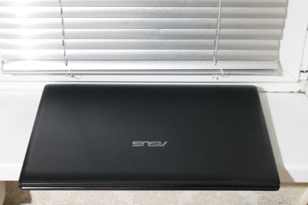 Ноутбук Asus X75 с большим экраном.Новая батарея.