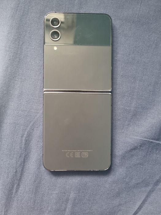 Samsung galaxy z flip4(возможен торг)