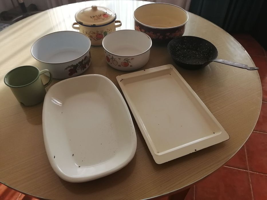 conjunto de loiça de esmalte variada